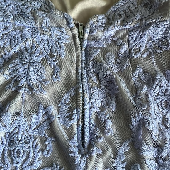 Cute violet lace dress - Picture 3 of 6